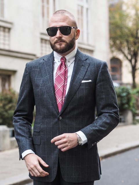 Pink tie and woolen suit | bubibubi.eu